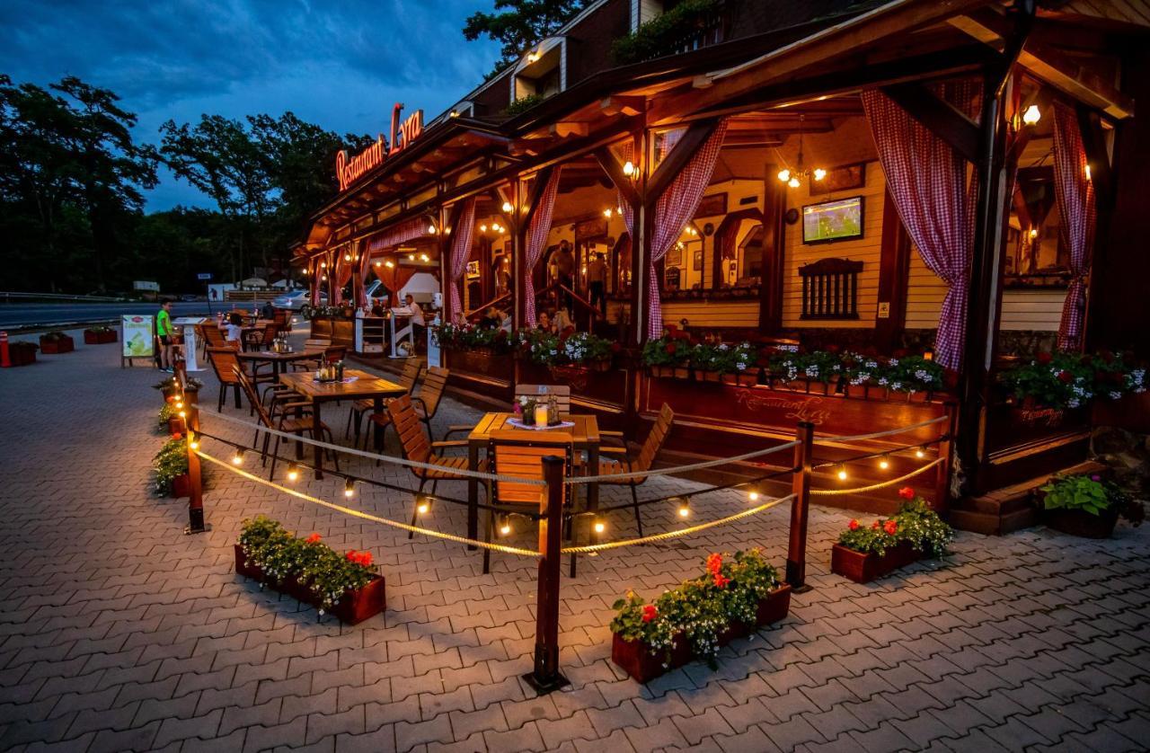 Pensiune Restaurant Lyra Corunca Exterior foto