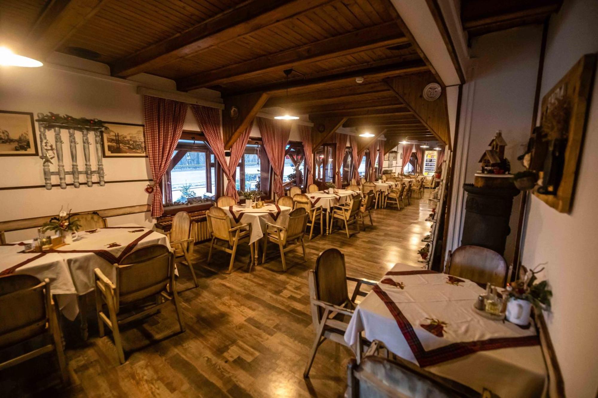 Pensiune Restaurant Lyra Corunca Exterior foto